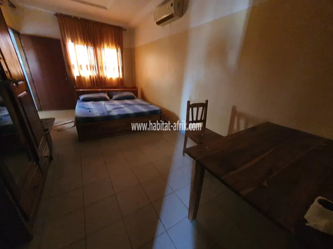 Appartement meublé sur étage à louer à Djidjolé