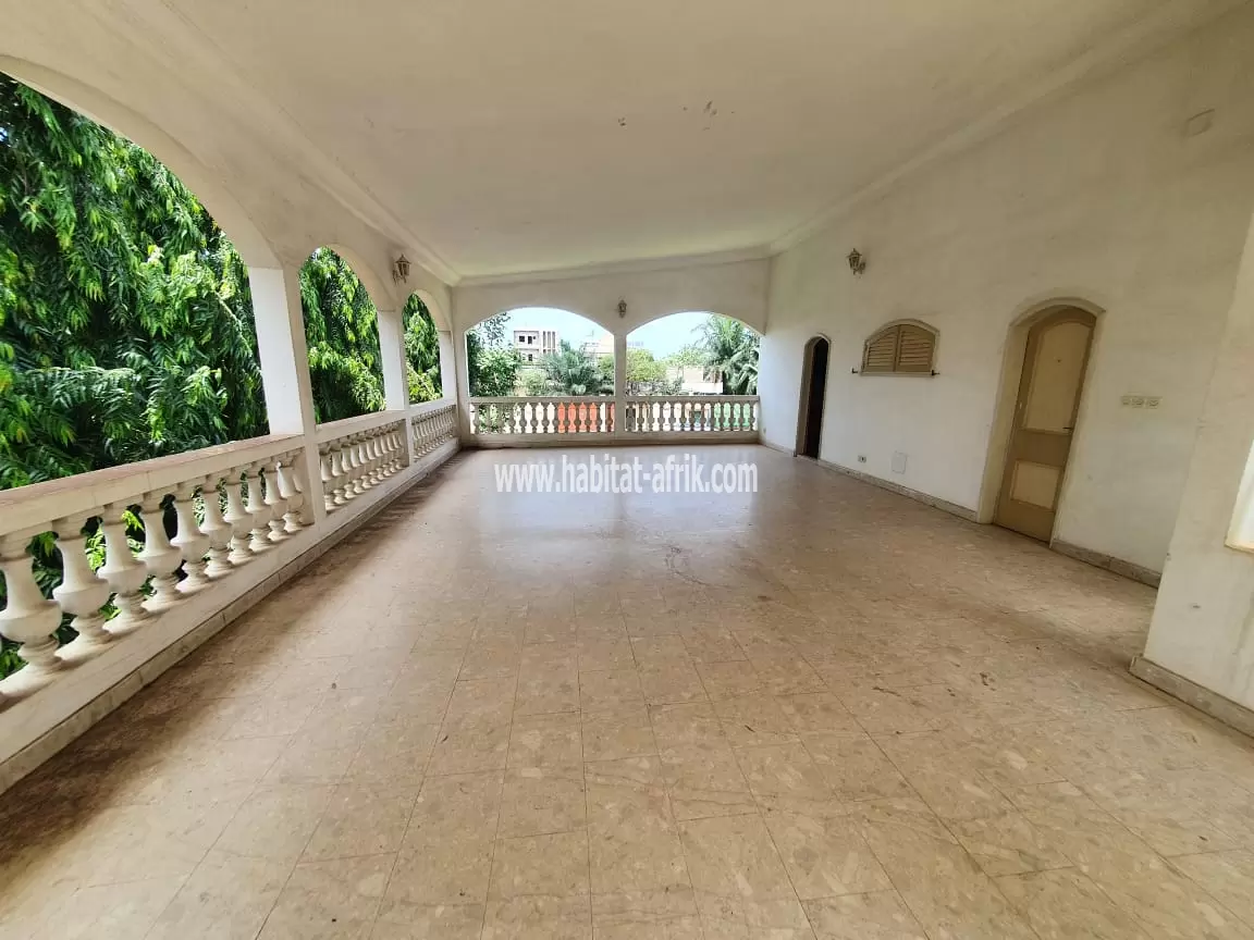 Villa meublée à vendre à Agoe Fils o parc