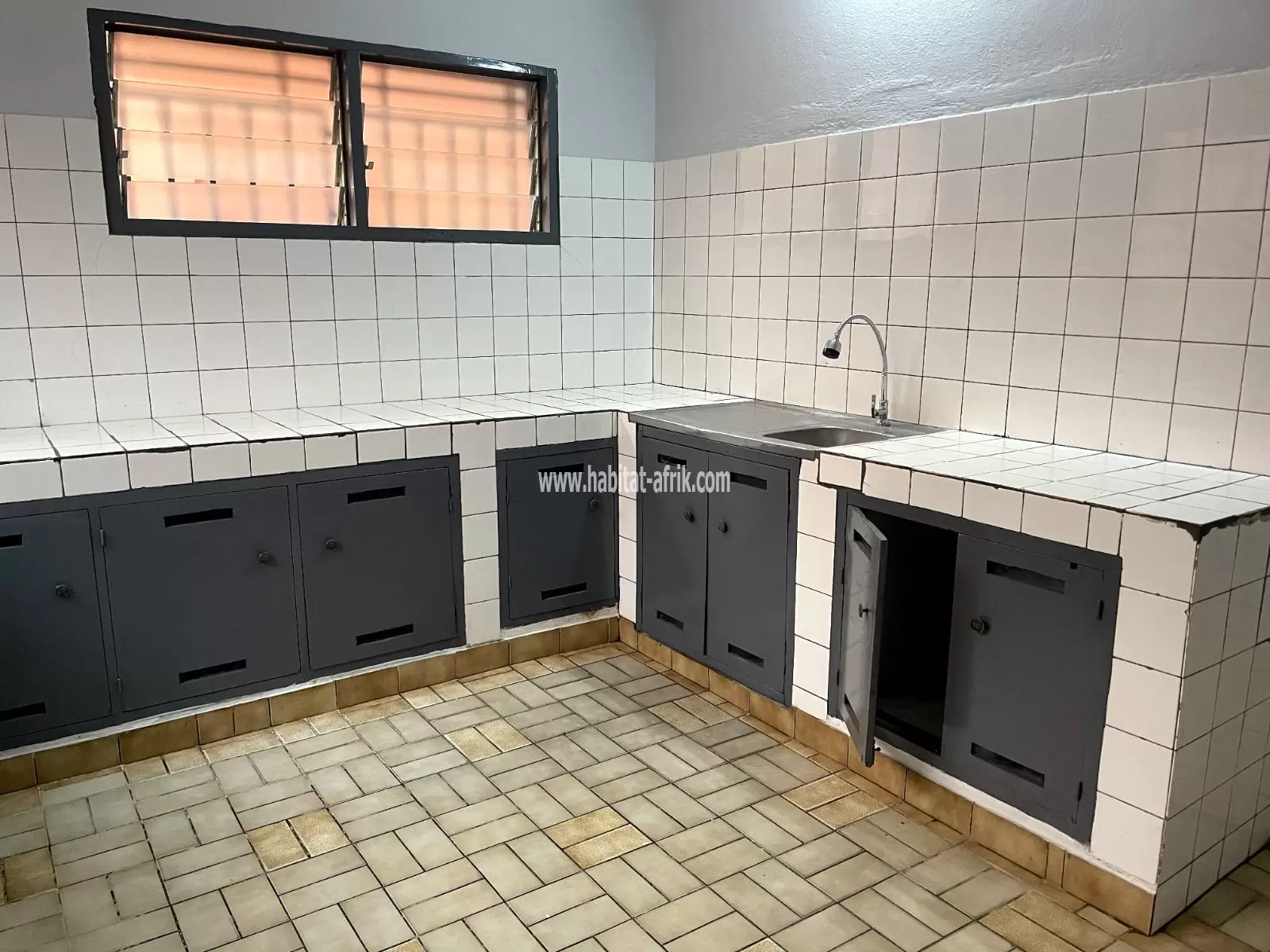 Appartement non meublé à louer à Nyékonakpoe