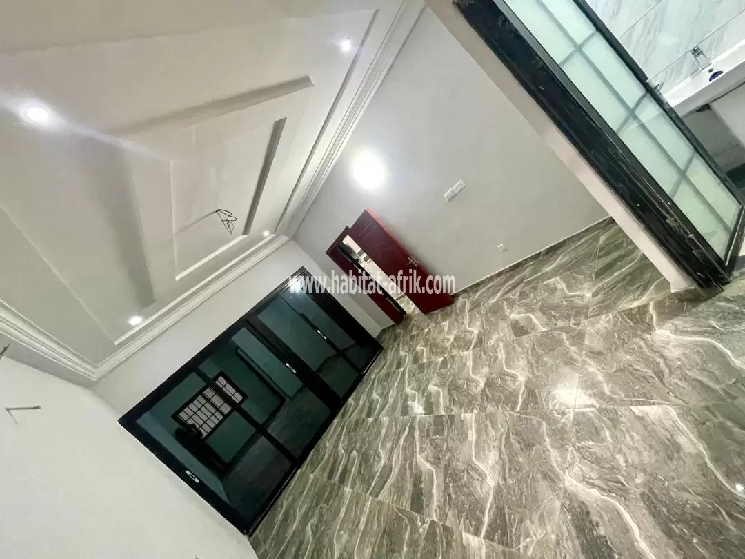 Je mets en location une villa duplex de 7 chambres a kpogan sanol lome togo