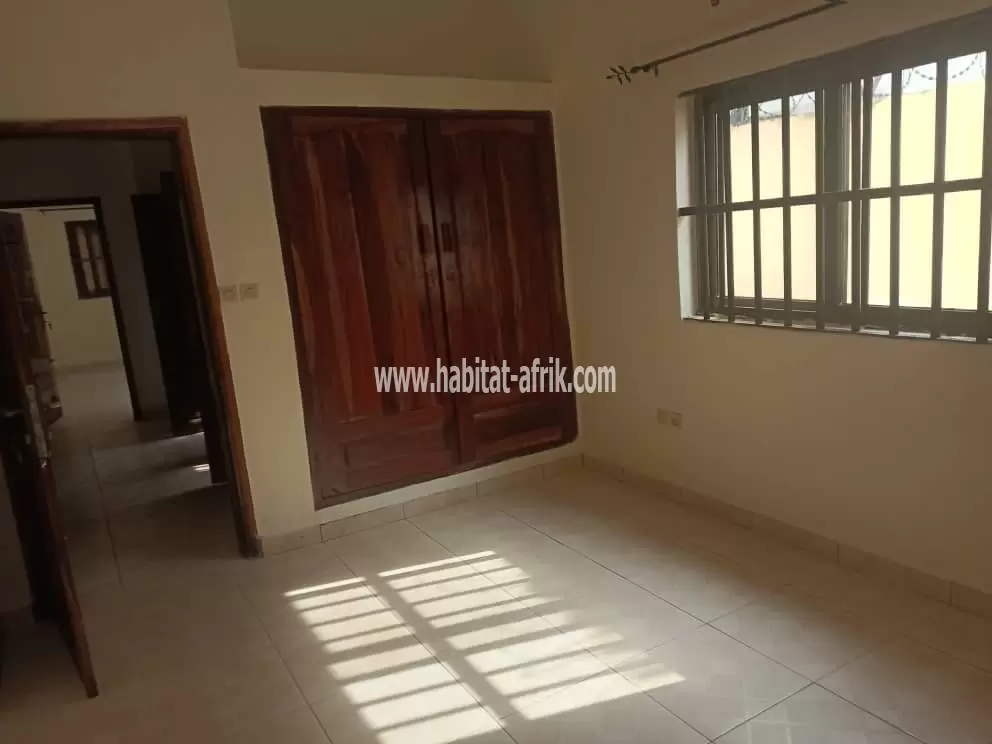 Je mets en location une maison de 3 chambres salon avec dépendance à Adidogomé franciscain lome togo