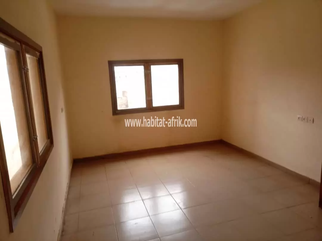 Je mets en vente une maison duplex de 6 chambres 2 salons a 