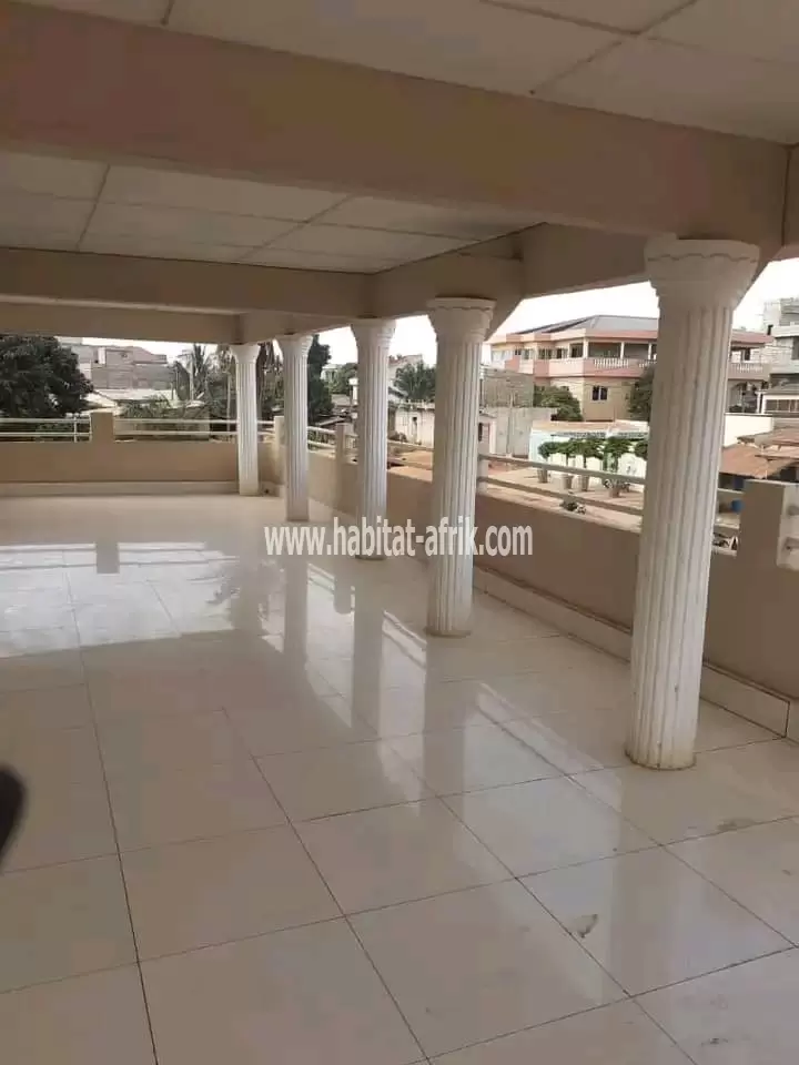 Je mets en vente une maison duplex de 5 chambres salon a agoe cacaveli lome togo