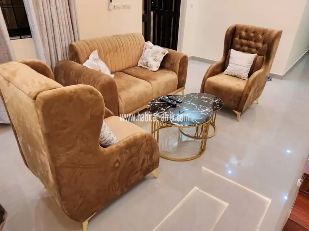 Je mets en location un appartement meublé de deux (2) chambres salon équipée scindé à l’étage situé à avedji cito 100m du goudron Lome togo 