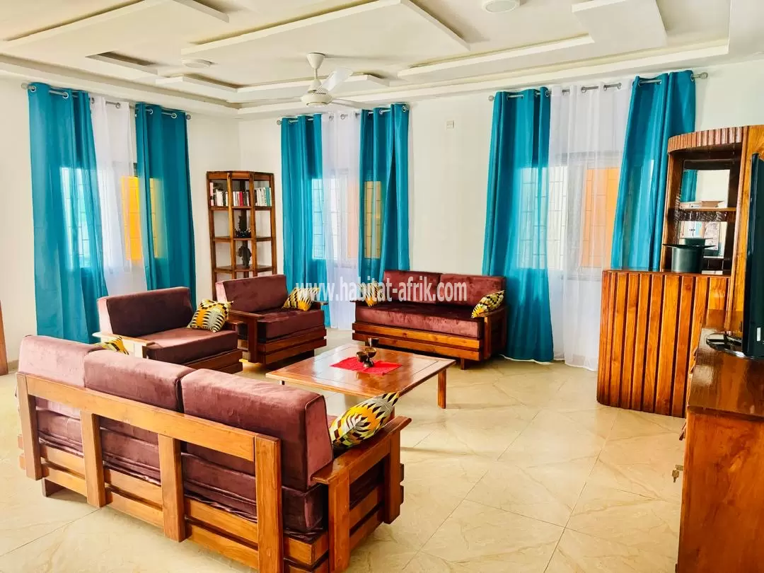 Je mets en location un appartement meublé de 3 chambres salon équipée à adidogome franciscain lome togo 