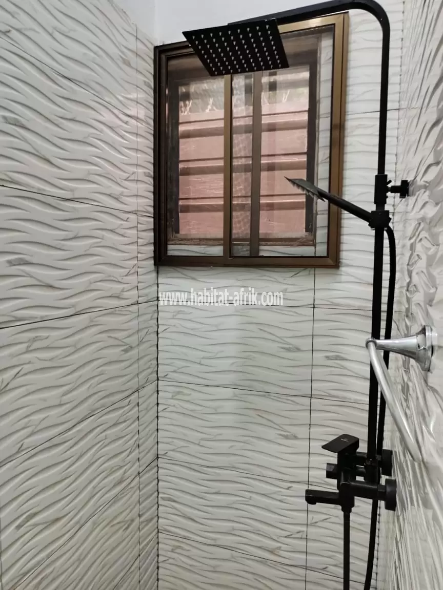 Je mets en location une villa meublée de 3 chambres salon bien équipée à Agoe legbassito la poste lome togo 