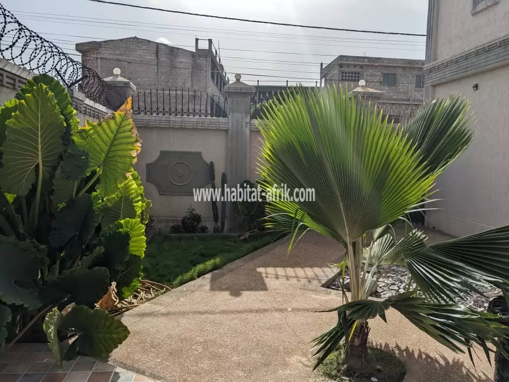 Je mets en location une villa meublée de 2 chambres salon équipée avec piscine à adidogome pharmacie magnificat Lomé Togo 