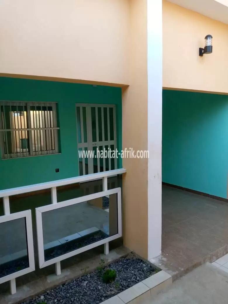 Je mets en vente une villa sur demi lot à avepozo 500m du goudron LOME togo 