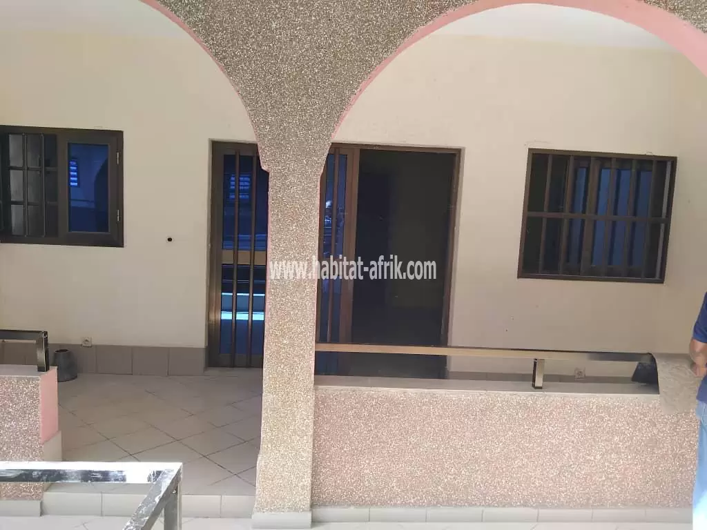 Je mets en location une appartement de deux (2) chambres salon bon standing à TOKOIN soted lome togo 