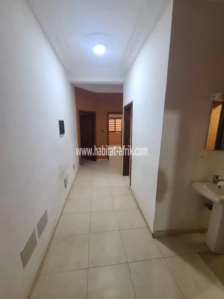 Je mets en location un appartement scindé de 2 chambres salon au rez à AGOE cavaveli cour d’appel lome togo 