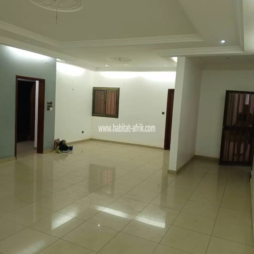 Je mets en location une villa de 3 chambres salon à agbalepedo lk lome togo 