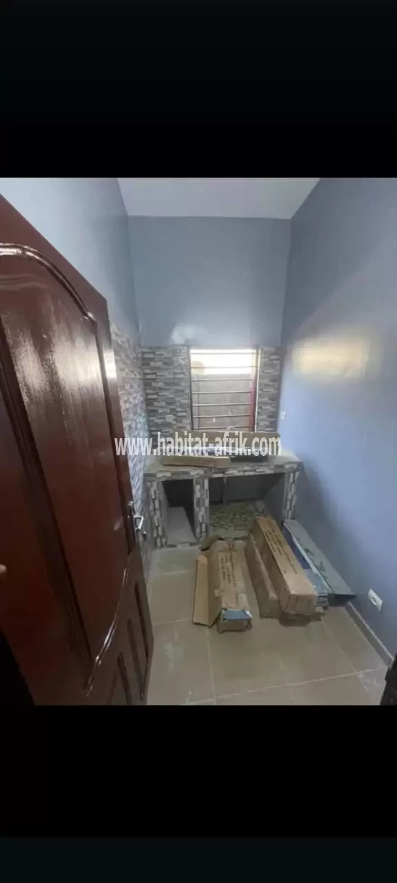 Je mets en location un appartement de pièce dwc interne cuisine à adidogome lankouvi avoudé lome togo 