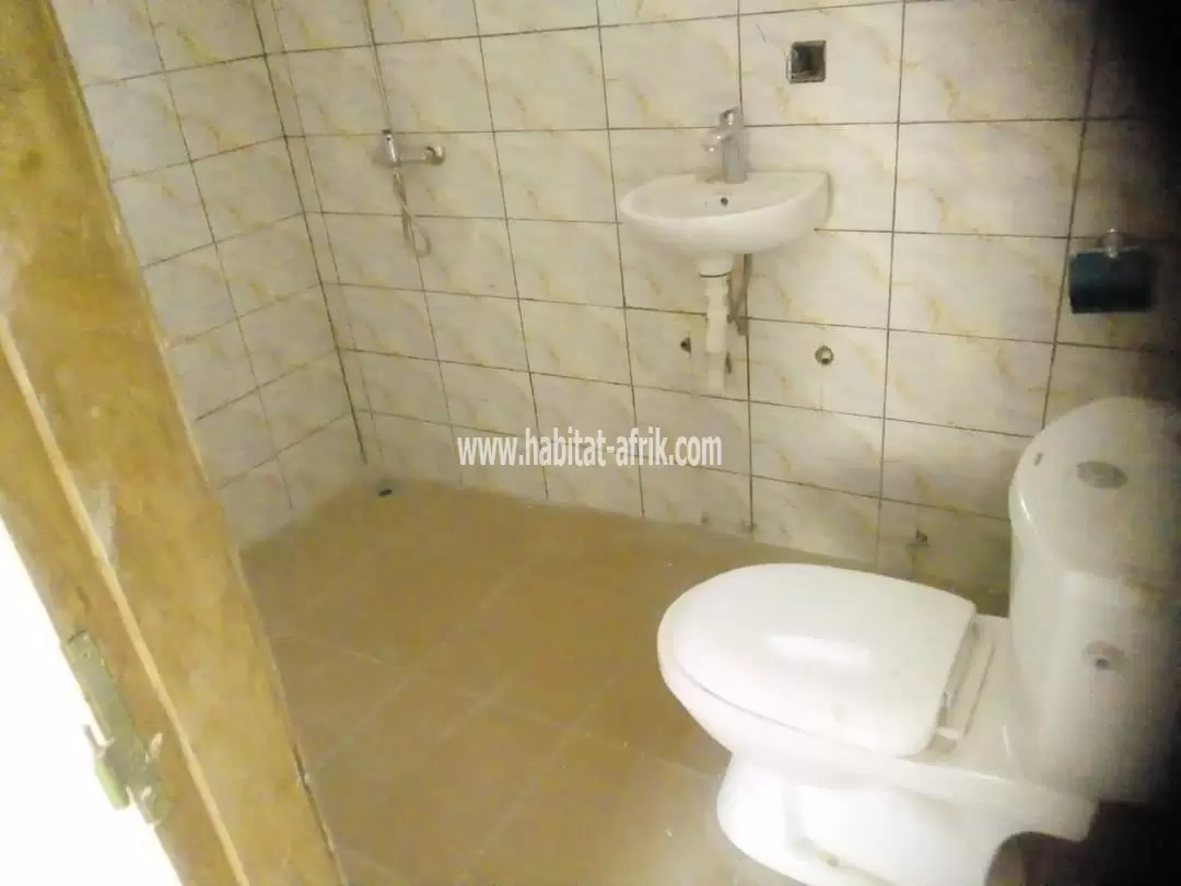 Je mets en location un appartement de chambre salon interne à atsiegou lome togo o