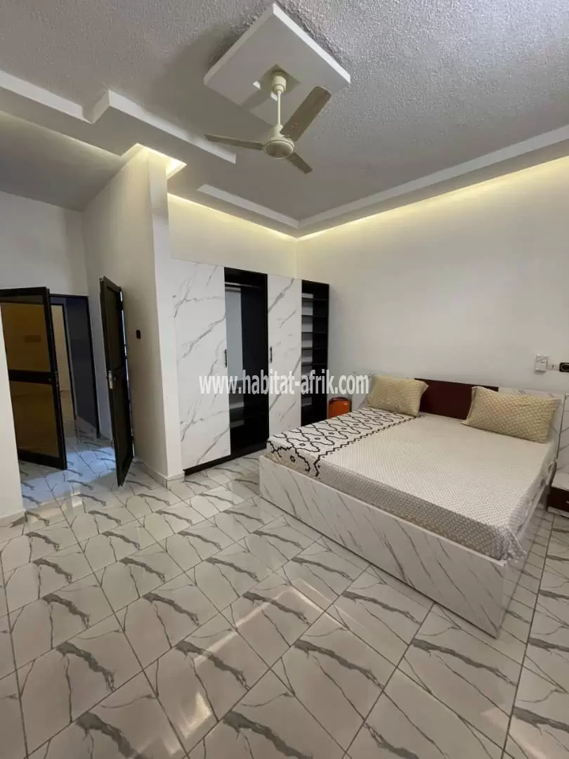 Je mets en location une villa duplex meublée de 5 chambres salon piscine jardin à Avepozo agodeke LOME togo