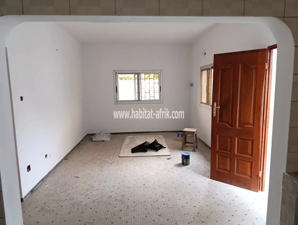 A louer villa duplex avec grand jardin a nyekonakpoe 4 chambres salon lome togo