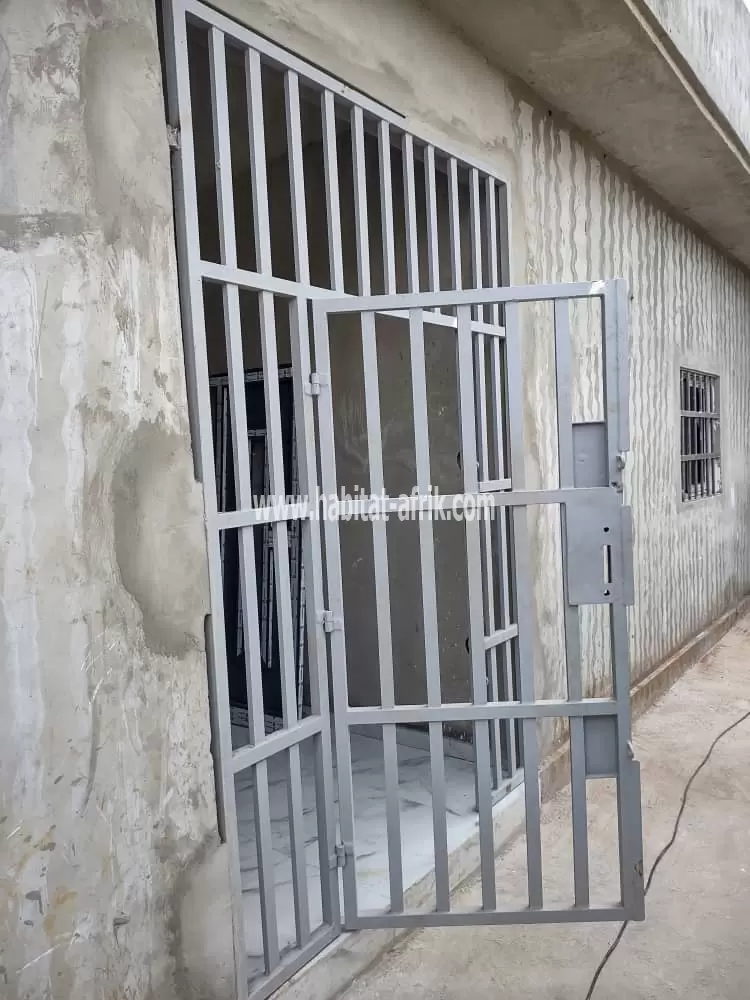 Je mets en location un appartement de chambre salon dwc cuisine nouvelle construction a akepedo contournement peage lome togo