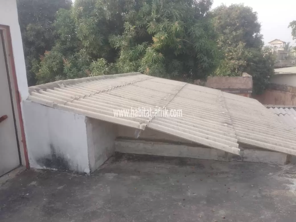 Je mets en vente une villa de 3 chambres salon sur demi lot a agbavi 50m du goudron lome togo