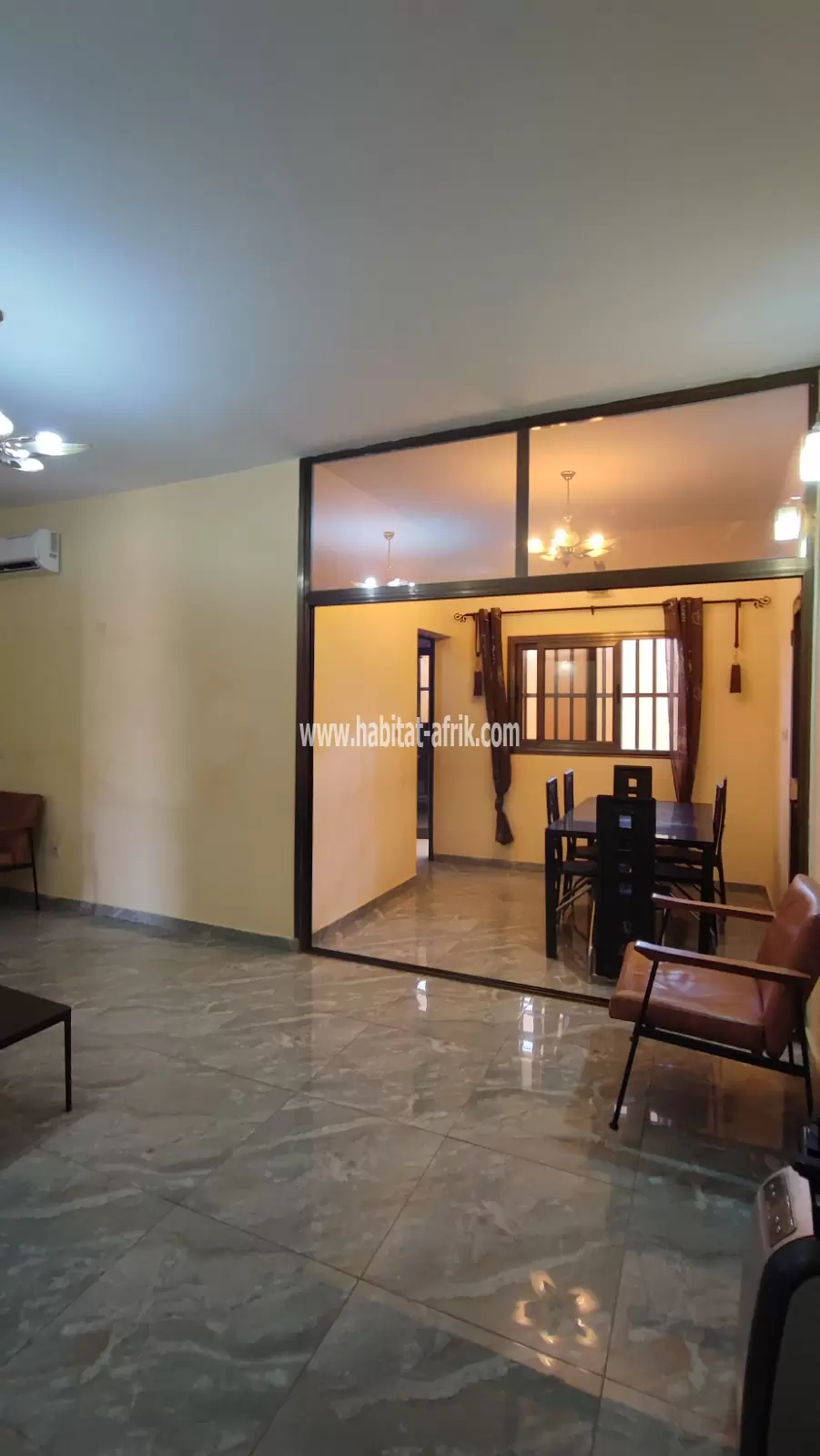 Je mets en location un appartement scindé seul au rez de chaussée 3 chambres salon douche cuisine interne a atsiegou DVA au bord du contournement lome togo