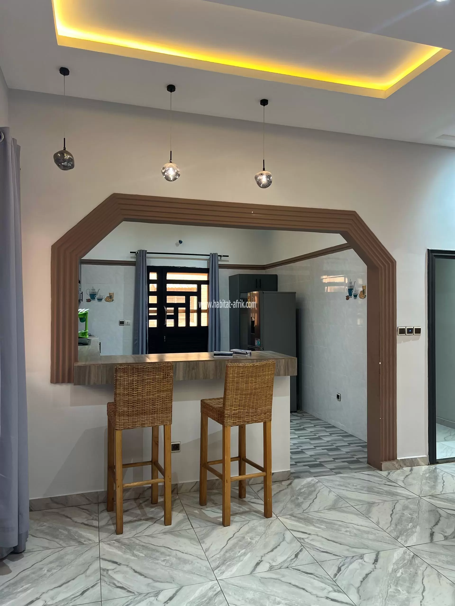 Je mets en location un appartement meublé de trois (03) chambres salon équipé avec piscine situé à agoe mariam lome togo