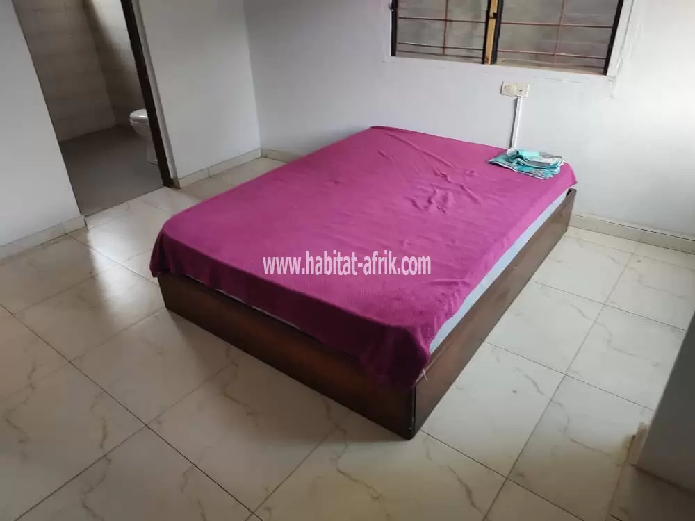 Je mets en location un immeuble de deux niveaux à Avedji limousine lome Togo 