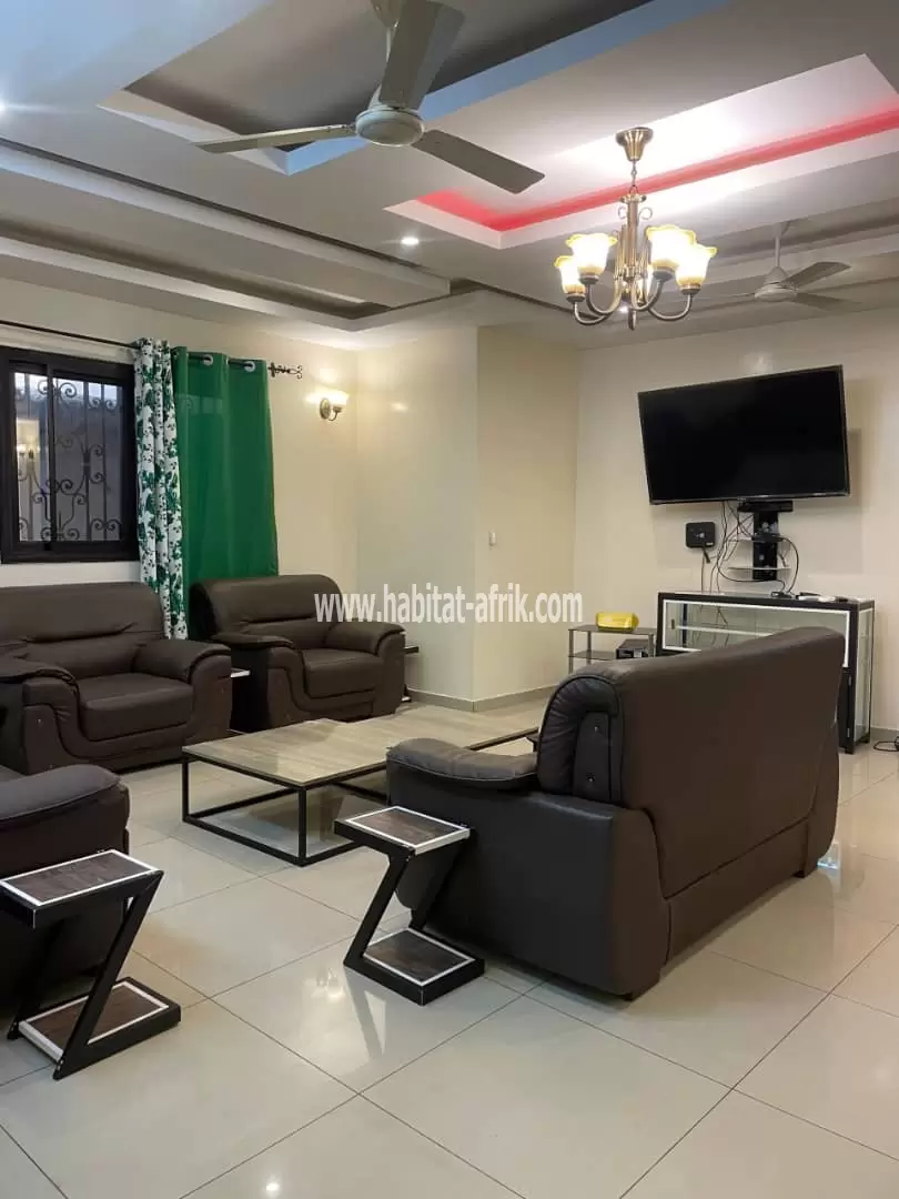Je meten location une villa cour scinde de 4 chambres salon meublée équipée a agoe adougba lome togo