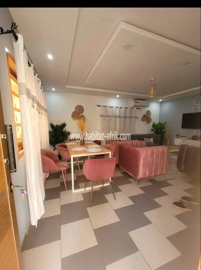 Je mets en location une splendide villa meublée avec jardin de 4 chambres salon équipée située à BAGUIDA lome togo