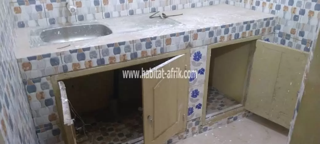Je mets en location un appartement d’une studio Pièce wc douche et cuisine seul a l’étage situé à kegue reveil d’or lome togo