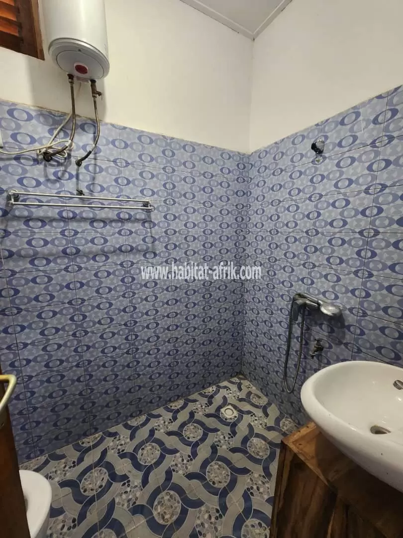 Je mets en location un appartement de chambre salon douche wc a Hedzranawoe en face di terrain natchamba lome togo