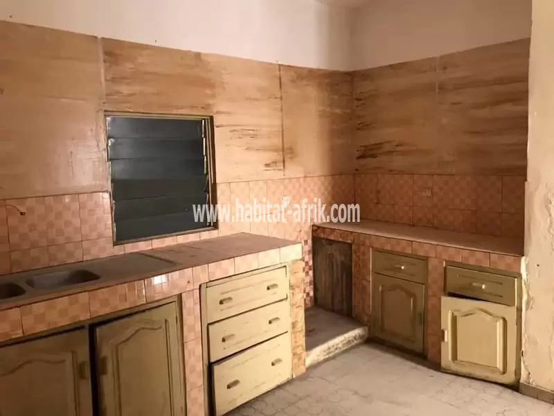 Je mets en location une villa à etage de 06 chambres 02 dépendances a Hedzranawoe amangotigome lome togo