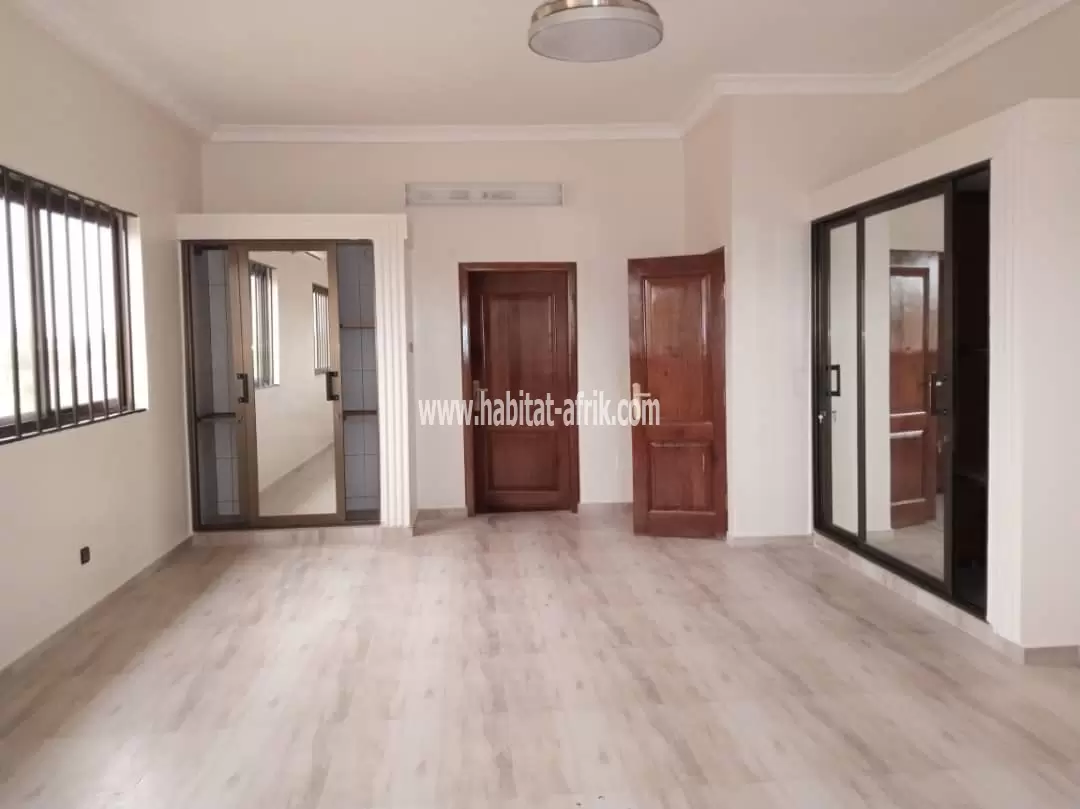 Je mets en location une maison de 4 chambres avec dépendance la aveppzo lome togo