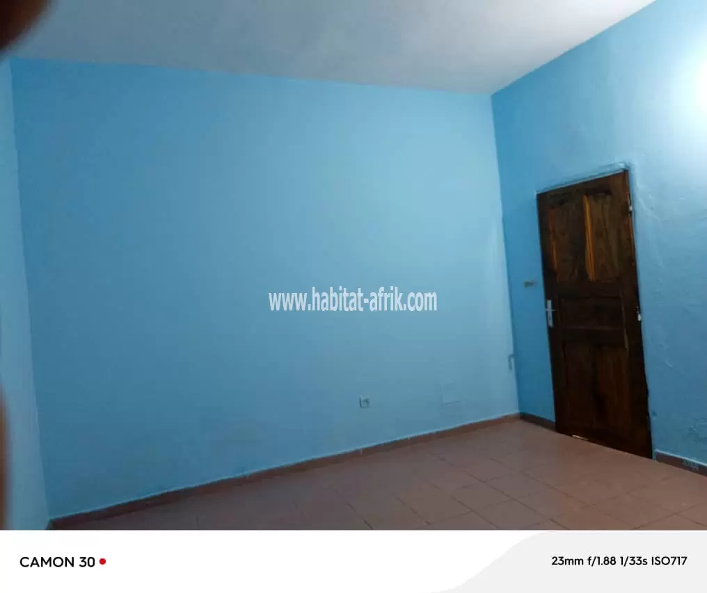 Je mets en location un appartement de pièce douche wc interne sans cuisine a agoe demakpoe lome togo