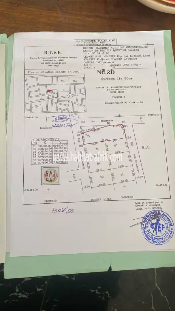 A VENDRE   Deux  (2) Lots Collés de terrain     Lieu: Djagblé CEG Gbamakope,   3km de la station Somayaf.    Prix des 2lots: 12 Millions. Dernier.  Papiers: Titre Foncier Global..  Visite  Programmée : 10.000f  PD+A²