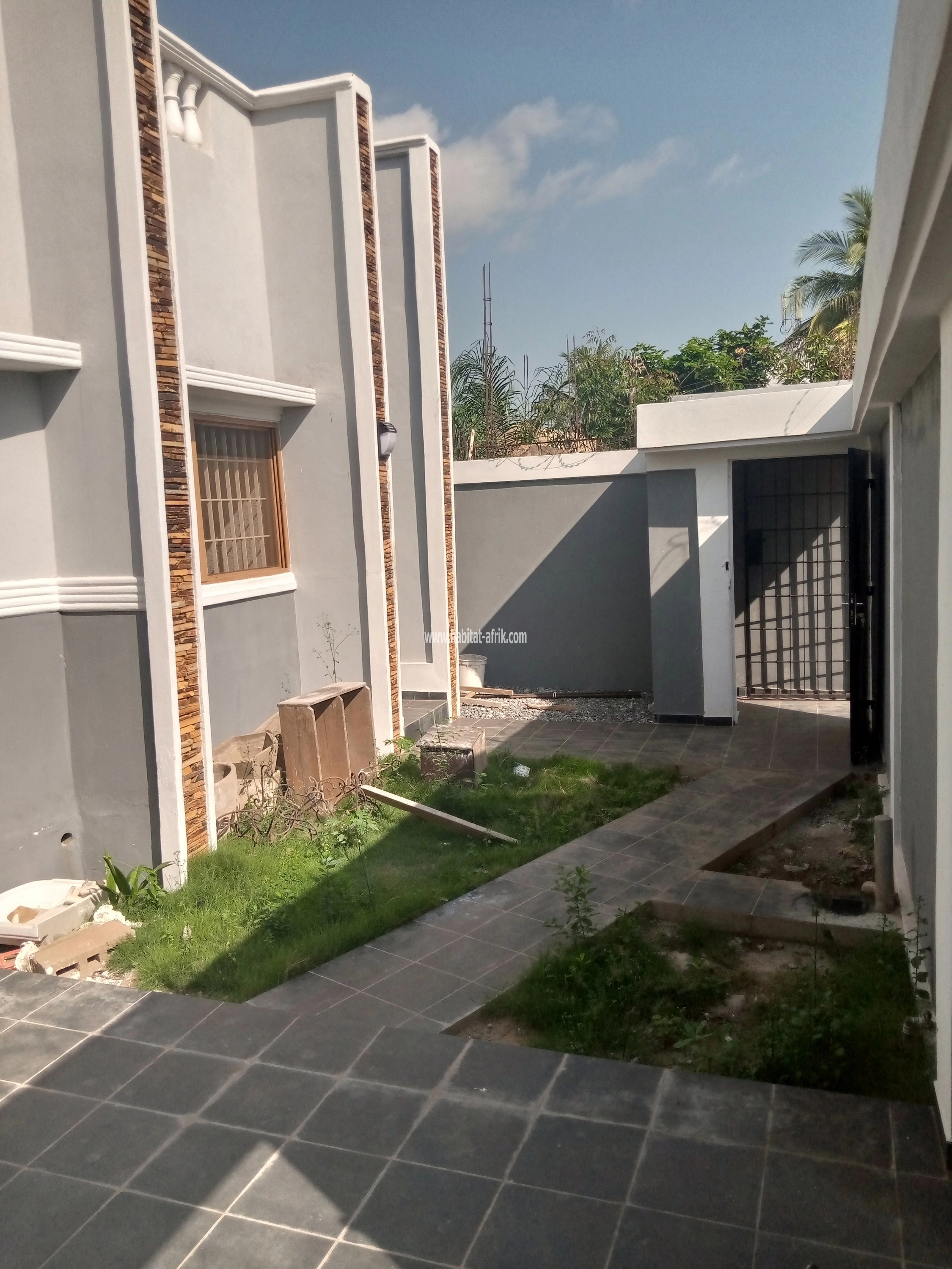 NICKEL VILLA À LOMÉ AGOÈ NOUVELLE CONSTRUICTION