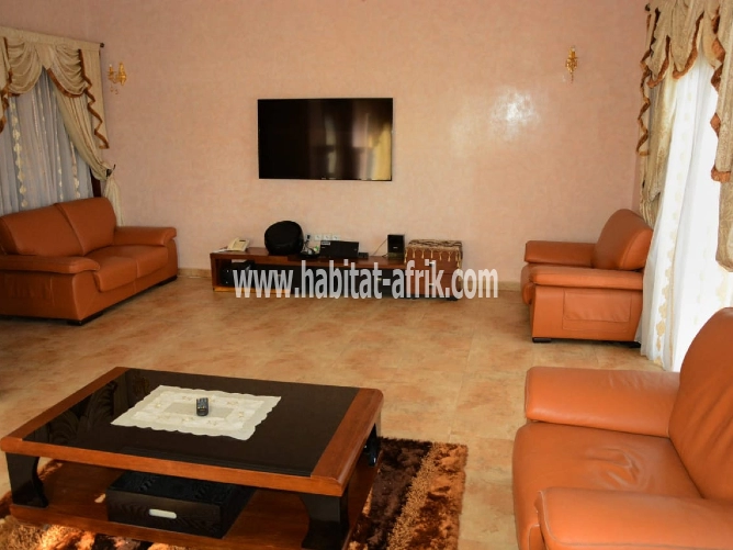 APPARTEMENT MEUBLÉ TRÈS BIEN ÉQUIPÉ HAUT STANDING À LOUER À COTONOU AGLA