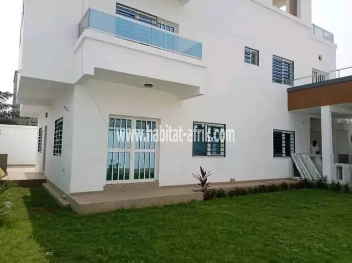 Villa Triplex en Vente à Lomé-Avénou