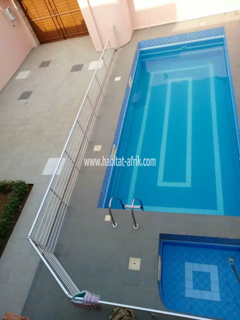 Location d'une villa duplex avec piscine à Avedji