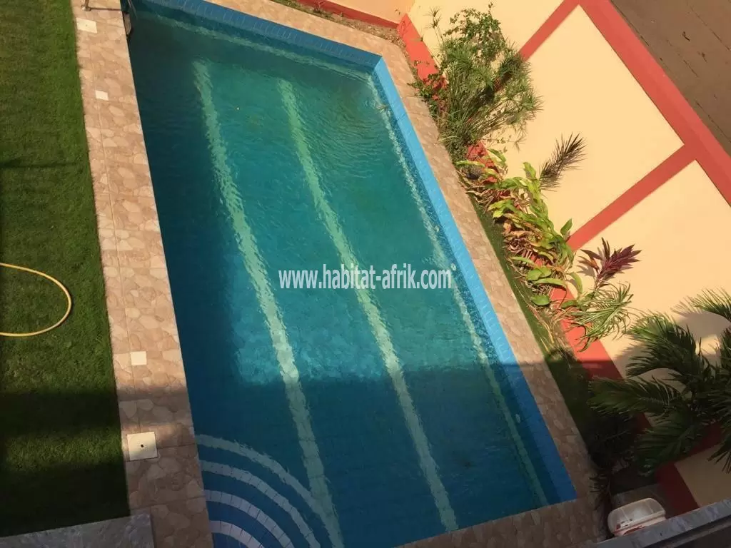 LOCATION : VILLA DUPLEX AVEC PISCINE À BAGUIFA