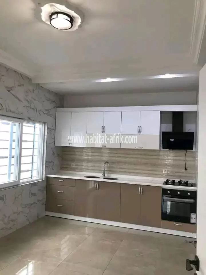 Villa Triplex en Vente à Lomé-Avénou