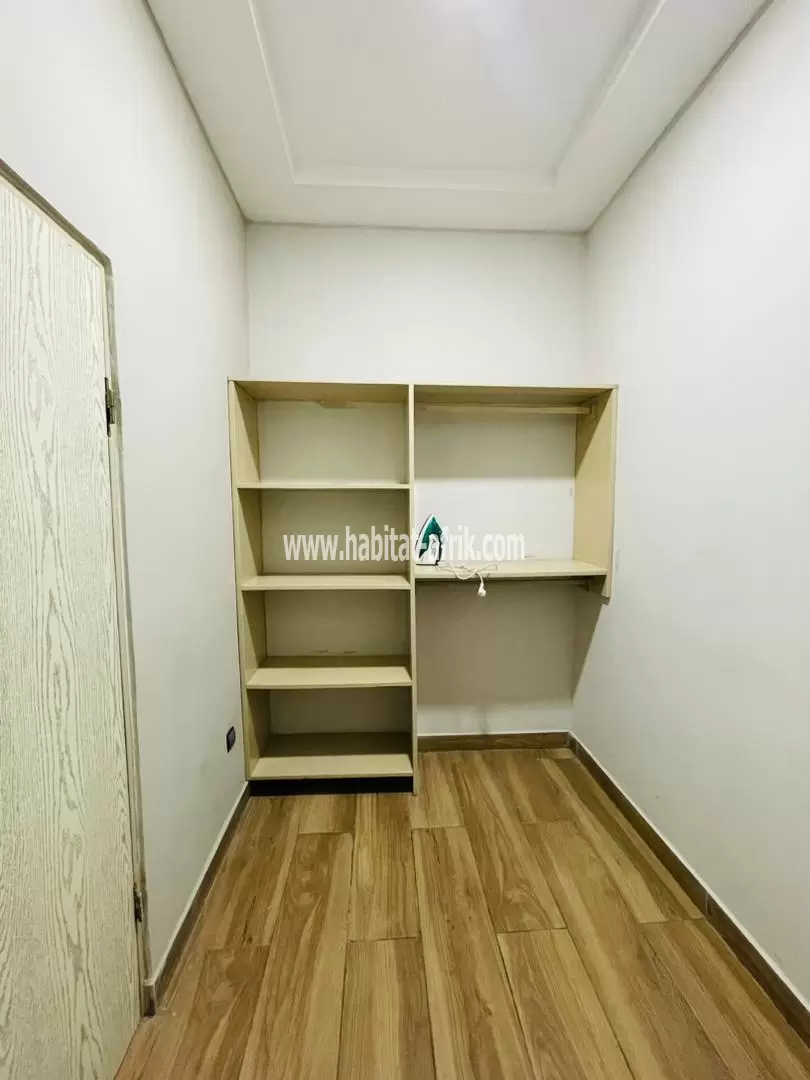 Location Meublée : Ch. Salon à ADEWUI
