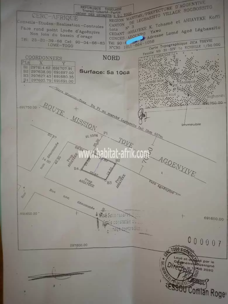 A vendre(15millions) Agoè sogbossito. 00228_70-17-14-41(call/whsp)  1/2 lot de terrain au bord du goudron de  sogbossito très bon emplacement 20/mètres face au goudron 10 mètres de large Lieu : Agoè Sogbossito juste à côté de la station oando  Prix : 15 m