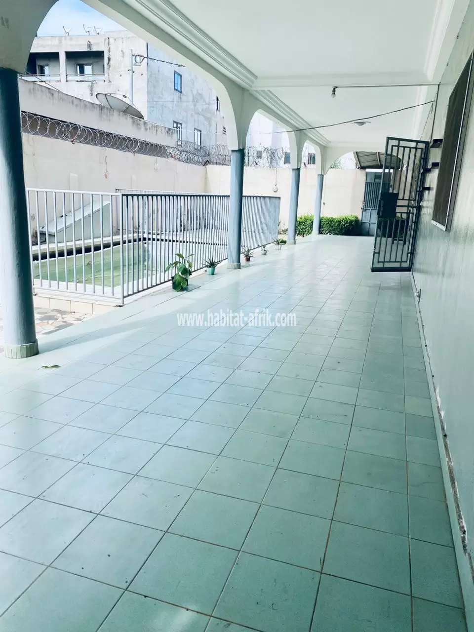 Je mets en vente une maison sur un lot de quatre (4) chambres à forever lome togo