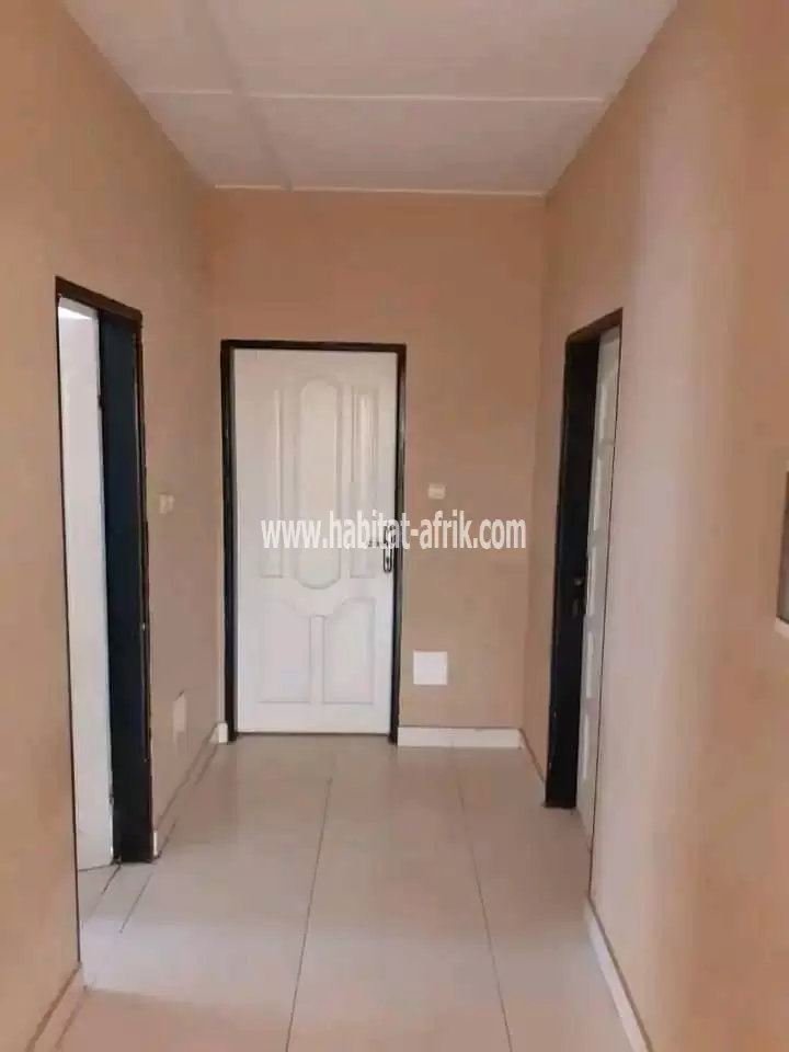 Je mets en vente une maison duplex de 5 chambres salon a agoe cacaveli lome togo