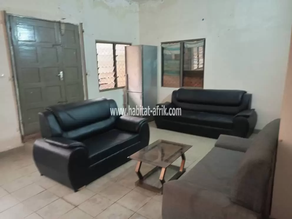 Je mets en vente une maison sur un quart de lot 2 chambres salon a klikamé lome togo