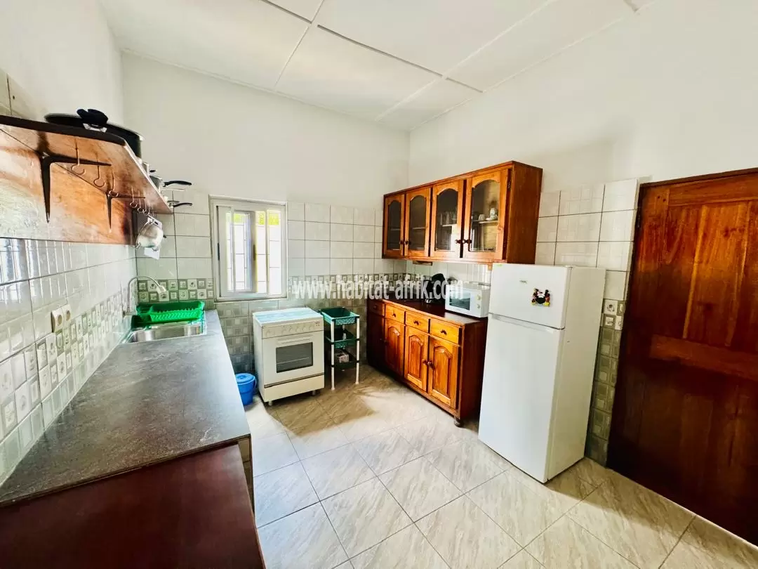 Je mets en location un appartement meublé de 3 chambres salon équipée à adidogome franciscain lome togo 