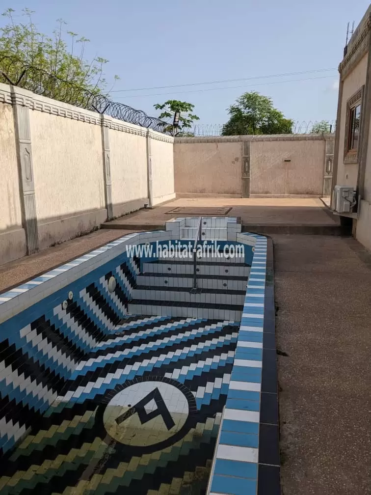 Je mets en location une villa meublée de 2 chambres salon équipée avec piscine à adidogome pharmacie magnificat Lomé Togo 