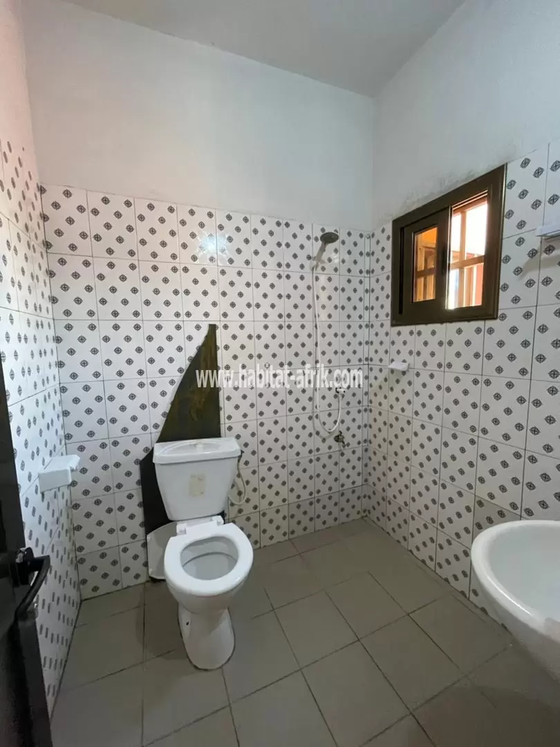 Je mets en vente une appartement de deux (2) chambres salon interne à Hedzranawoe pharmacie bien être lome togo 