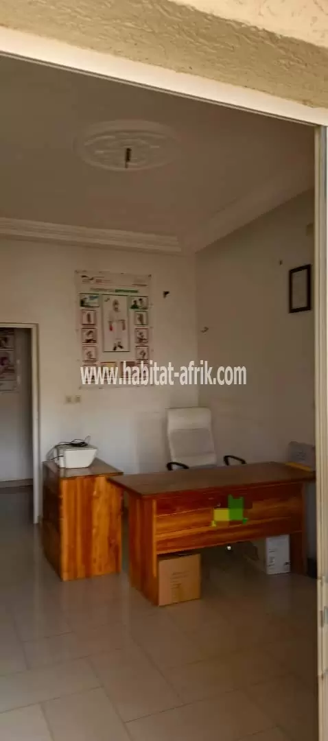 Je mets en vente une maison sur un quart de lot 2 chambres salon plus dépendance à Hedzranawoe sagboville lome togo 