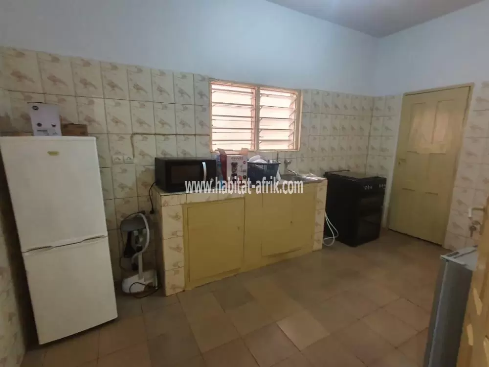 Je mets en vente une maison de 3 chambres salon à  agoe assiyeye lome togo 