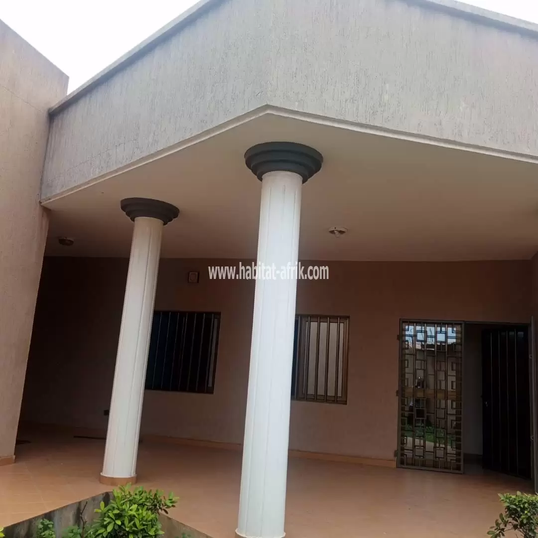 Je mets en location une villa de 3 chambres salon à agbalepedo lk lome togo 