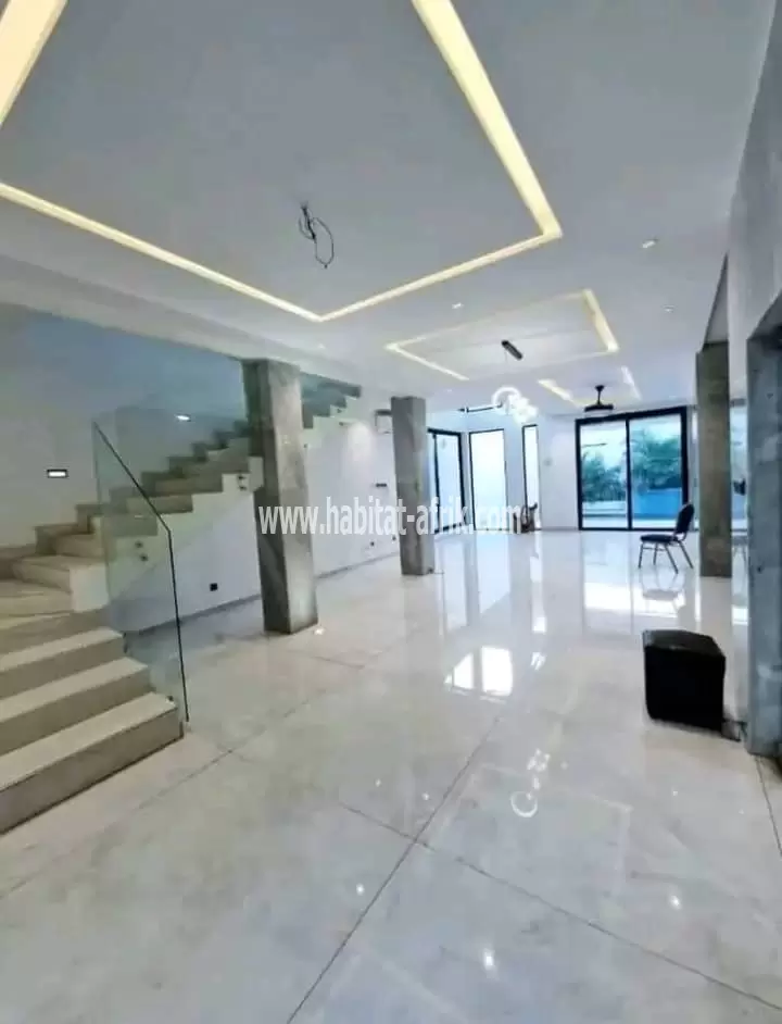 Je mets en vente une villa de 4 chambres salon et une dépendance à Hedzranawoe cité aéroport lome togo 